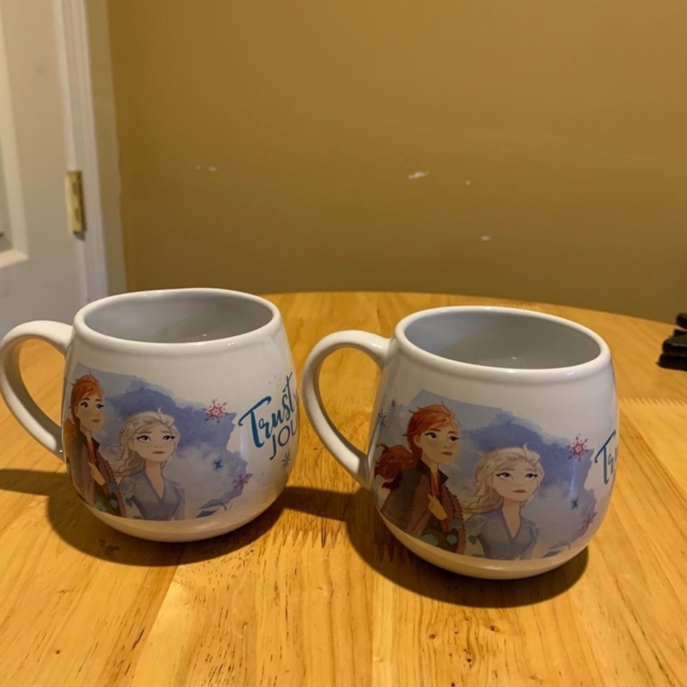 2 Frozen Theme Disney Cups by Frankford Candy LLC